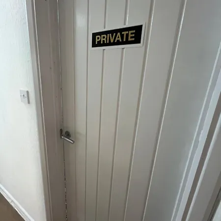 Spacious Near Southmead Hospital Pensión *