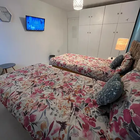 Konukevi Spacious Near Southmead Hospital 3*
