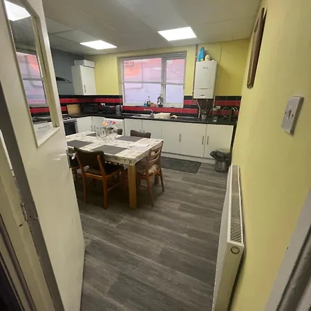 Spacious Near Southmead Hospital * Bristol