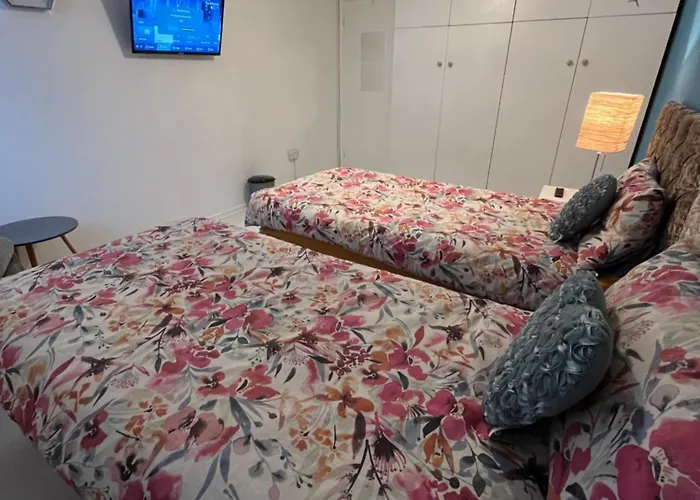 Pensión Spacious Near Southmead Hospital 3*