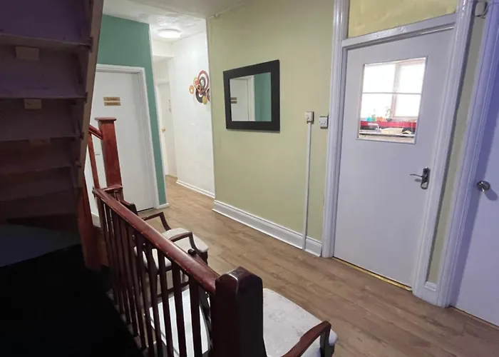 Spacious Near Southmead Hospital 3* 布里斯托