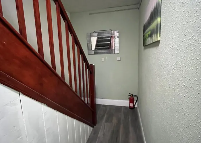 Spacious Near Southmead Hospital 招待所