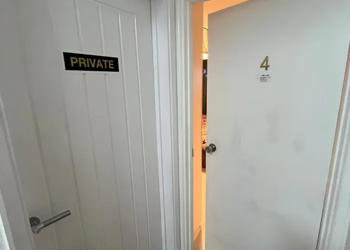 Guest house Spacious Near Southmead Hospital 3*