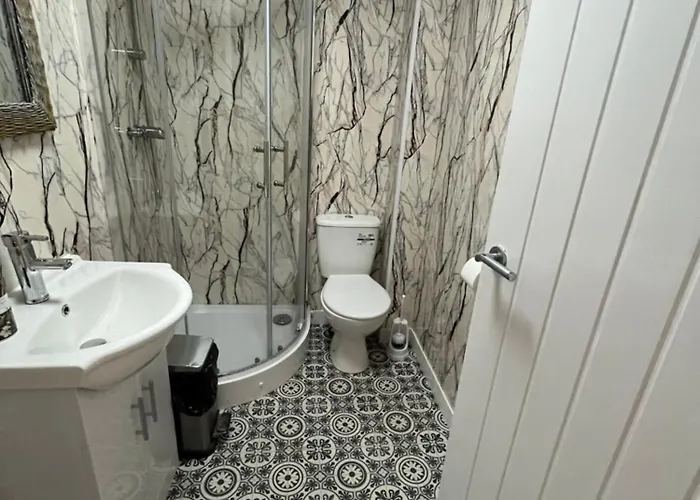 Spacious Near Southmead Hospital Πανσιόν