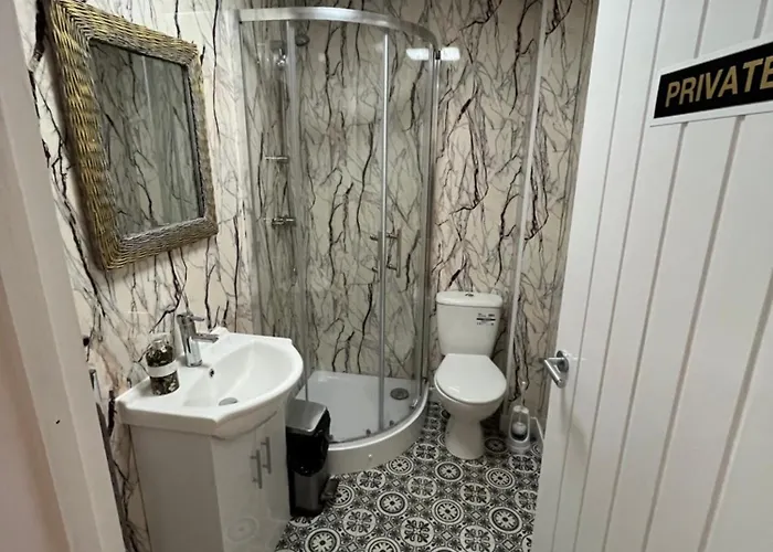 Spacious Near Southmead Hospital Πανσιόν 3*